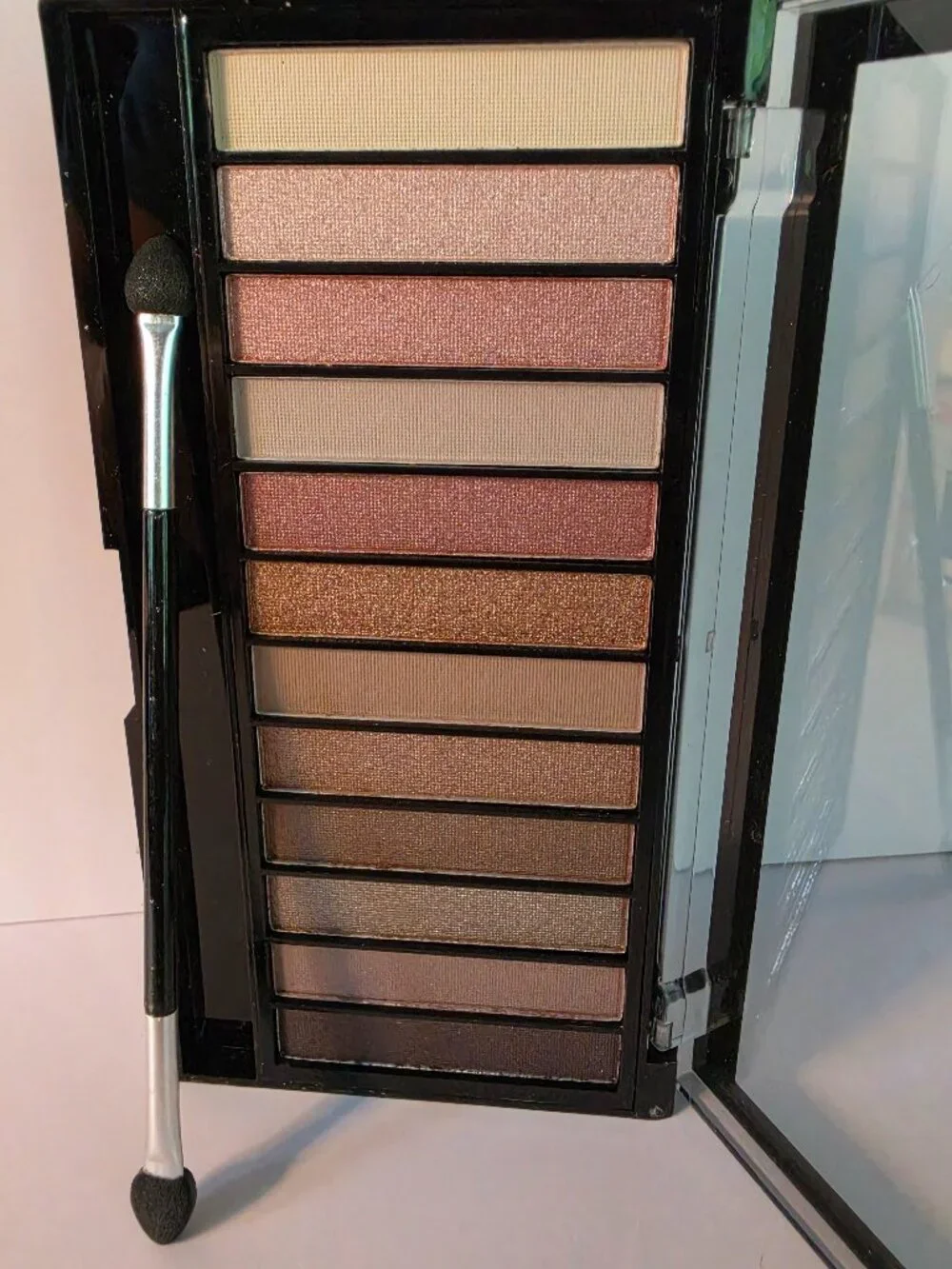 Makeup Revolution Iconic 3 Eyeshadow Palette